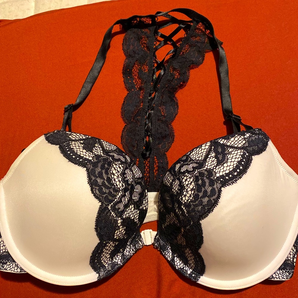BNWT Black & White Lace Back Bra